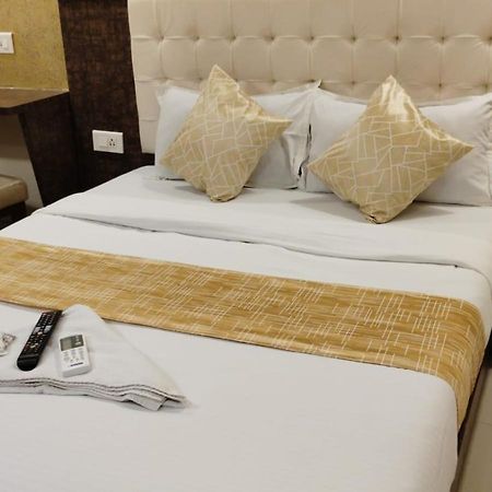 Hotel Crystal Park Near Nesco Exhibition Center Mumbai Bagian luar foto