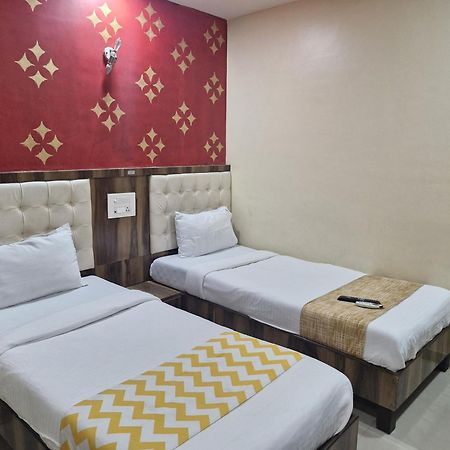 Hotel Crystal Park Near Nesco Exhibition Center Mumbai Bagian luar foto