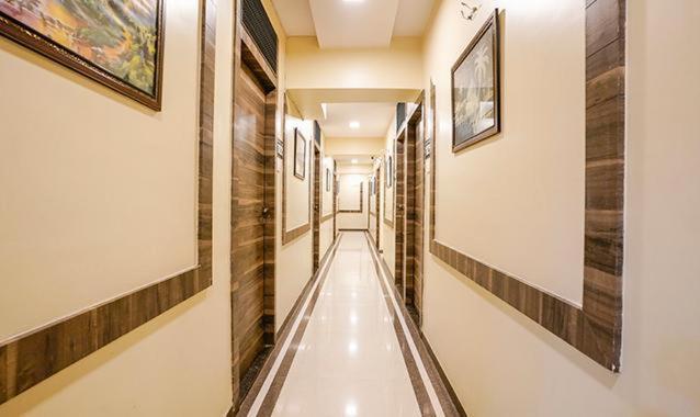 Hotel Crystal Park Near Nesco Exhibition Center Mumbai Bagian luar foto