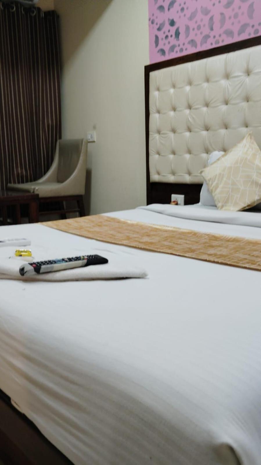 Hotel Crystal Park Near Nesco Exhibition Center Mumbai Bagian luar foto