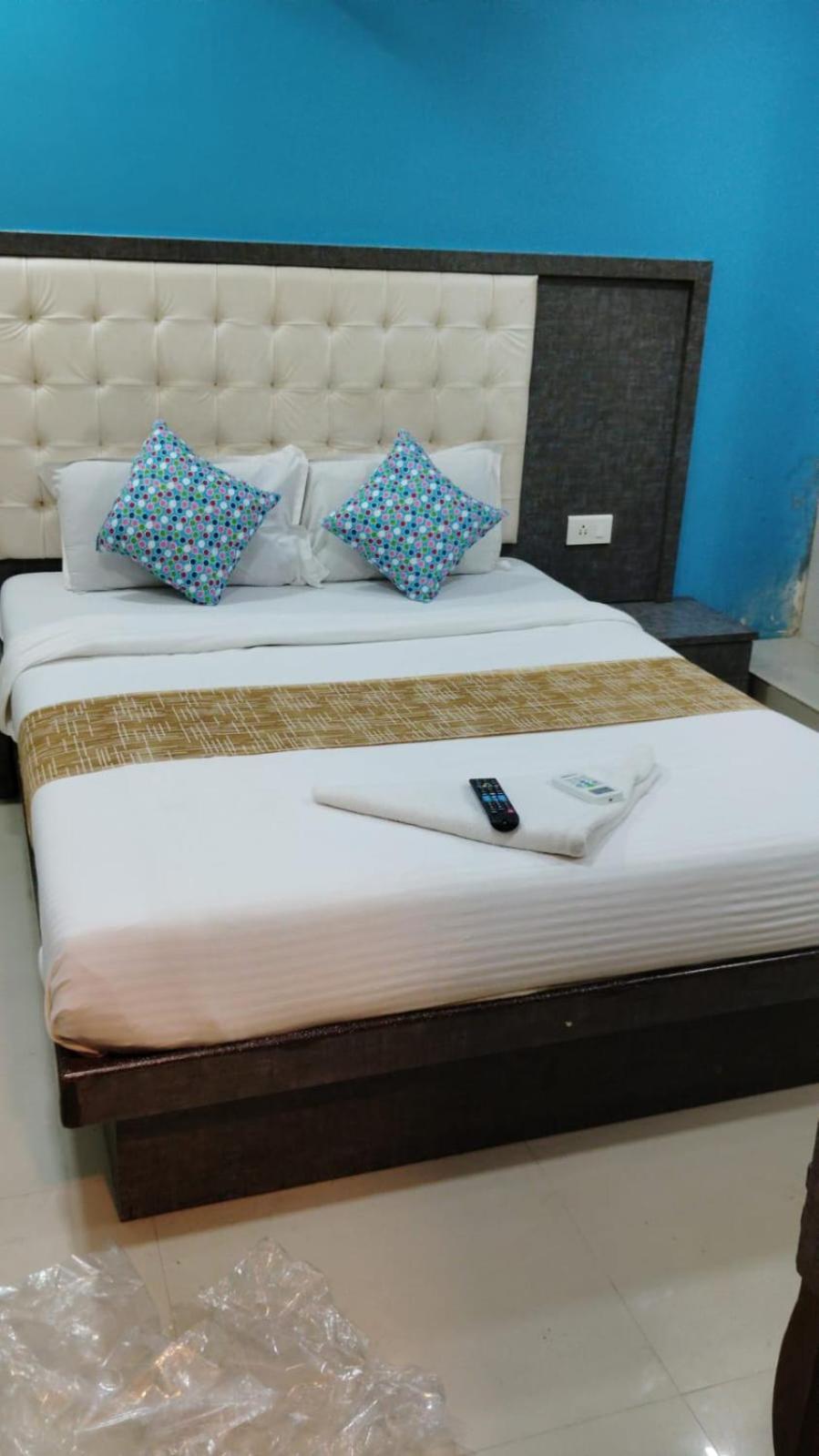 Hotel Crystal Park Near Nesco Exhibition Center Mumbai Bagian luar foto