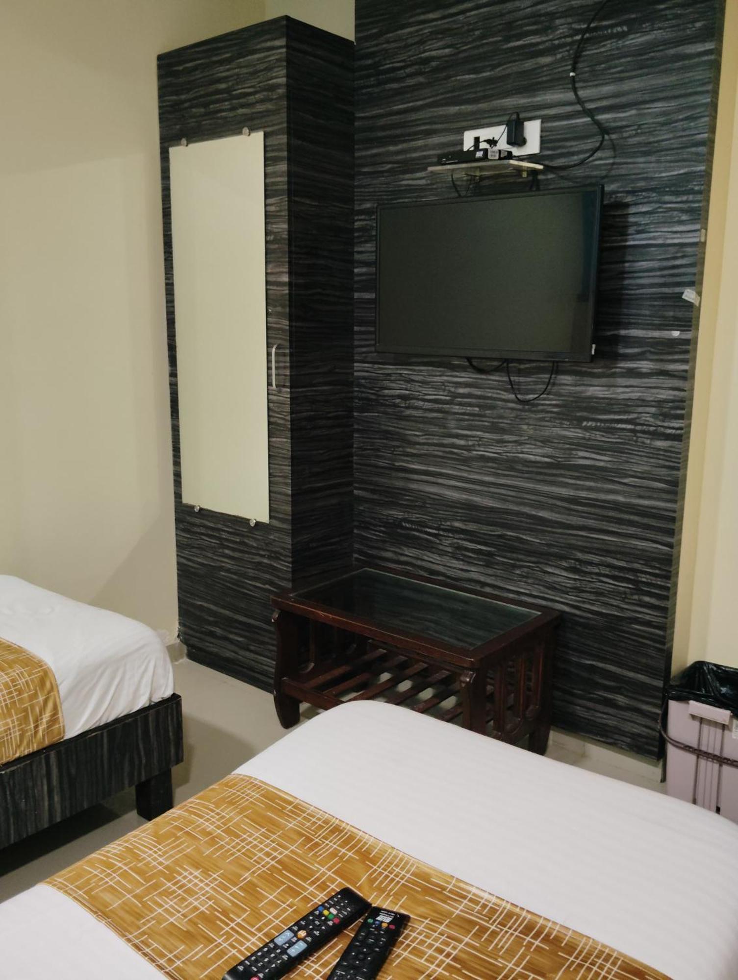 Hotel Crystal Park Near Nesco Exhibition Center Mumbai Bagian luar foto