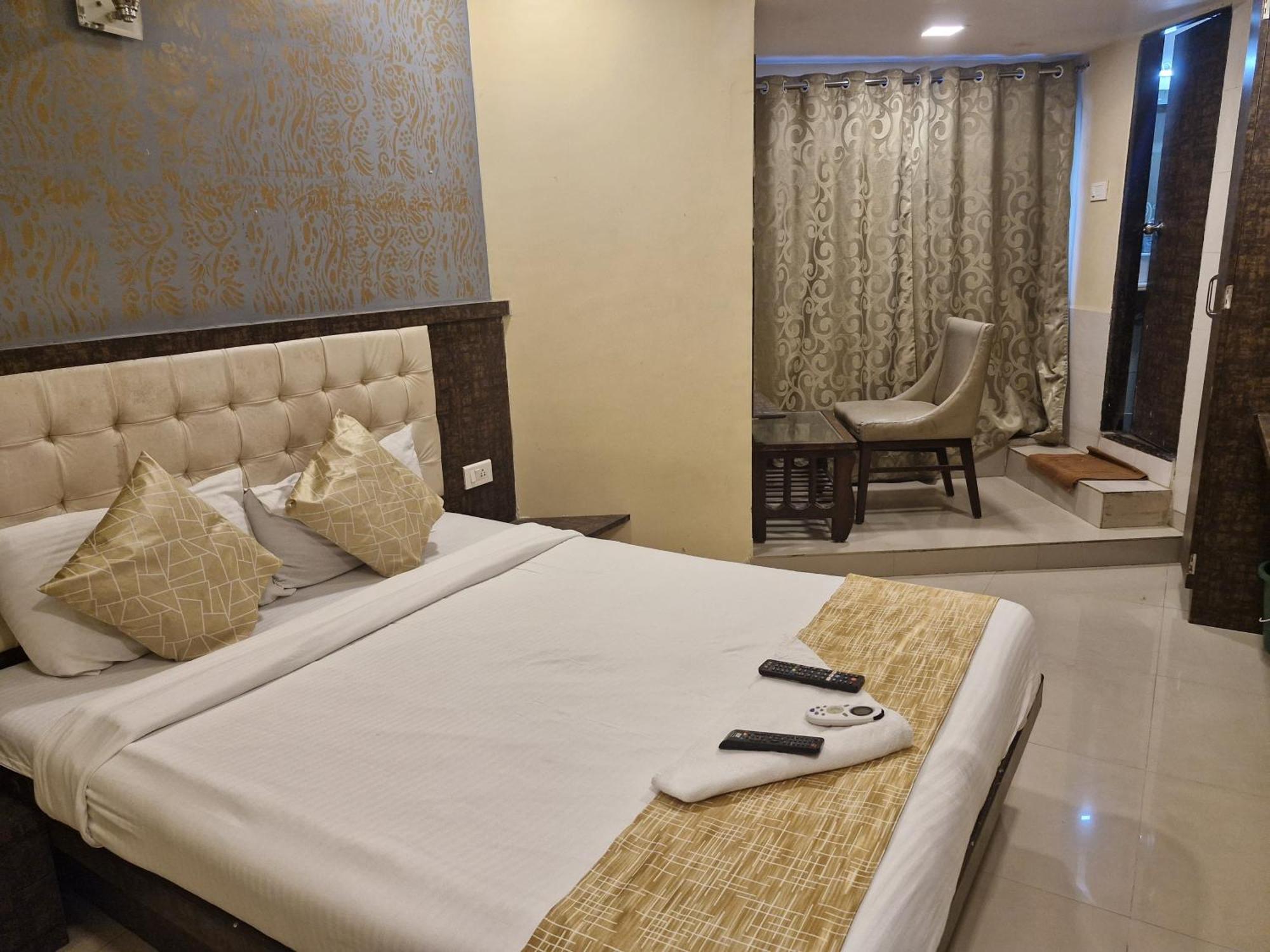 Hotel Crystal Park Near Nesco Exhibition Center Mumbai Bagian luar foto