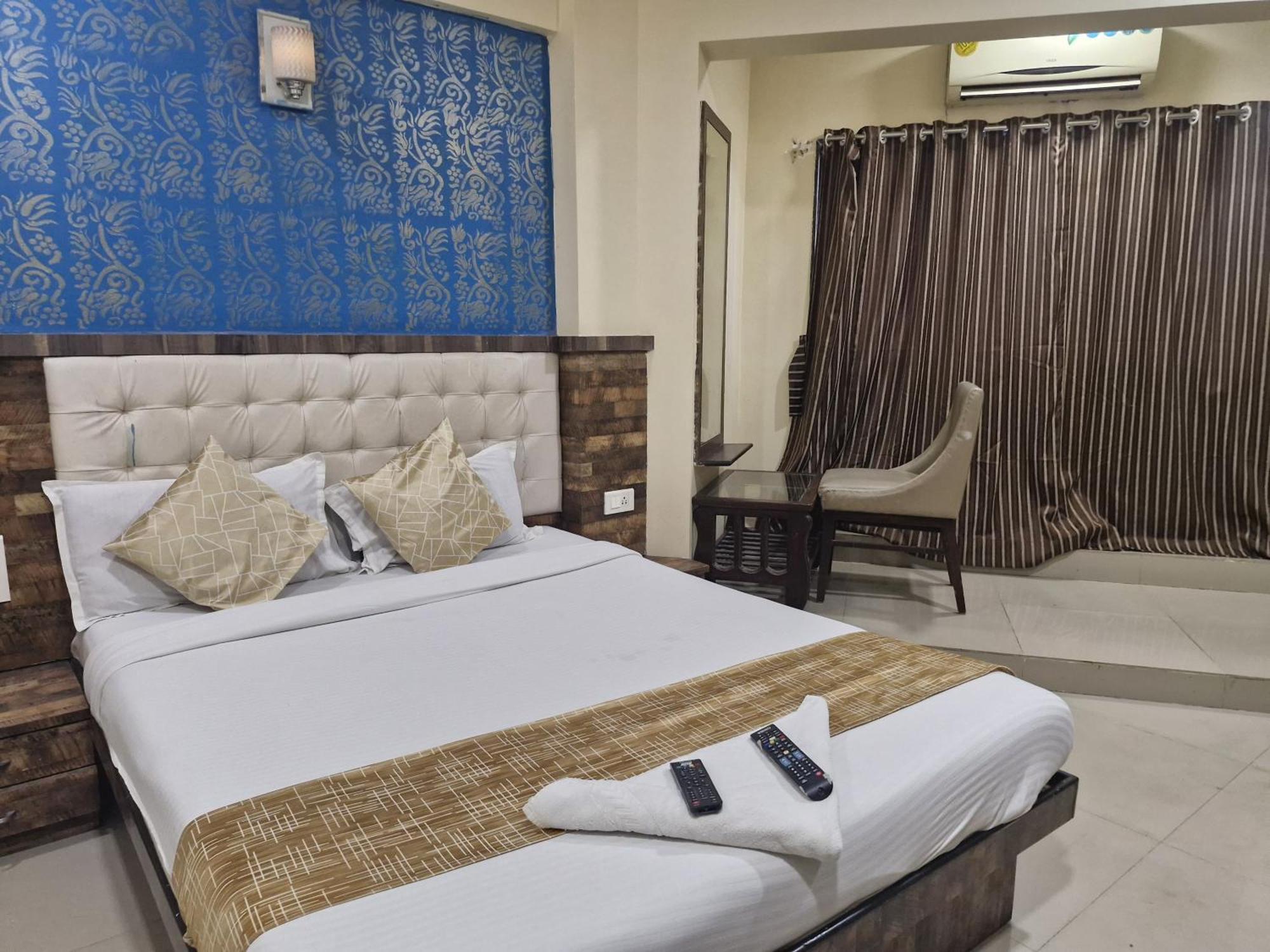 Hotel Crystal Park Near Nesco Exhibition Center Mumbai Bagian luar foto